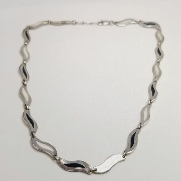 Vintage Sterling Silver Black and White Enamel Wavy Link Chain Necklace 16 Inch - Picture 9 of 9
